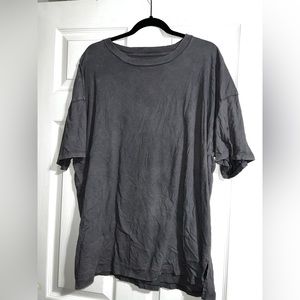 Gray American Eagle T-shirt.